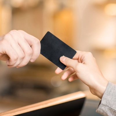 Carte cadeau multi-enseigne et mono-enseigne : quelles différences ?